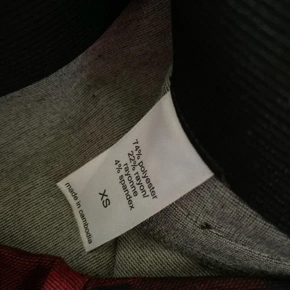 Maurices women’s extra small red / black plaid skirt - Picture 4 of 6